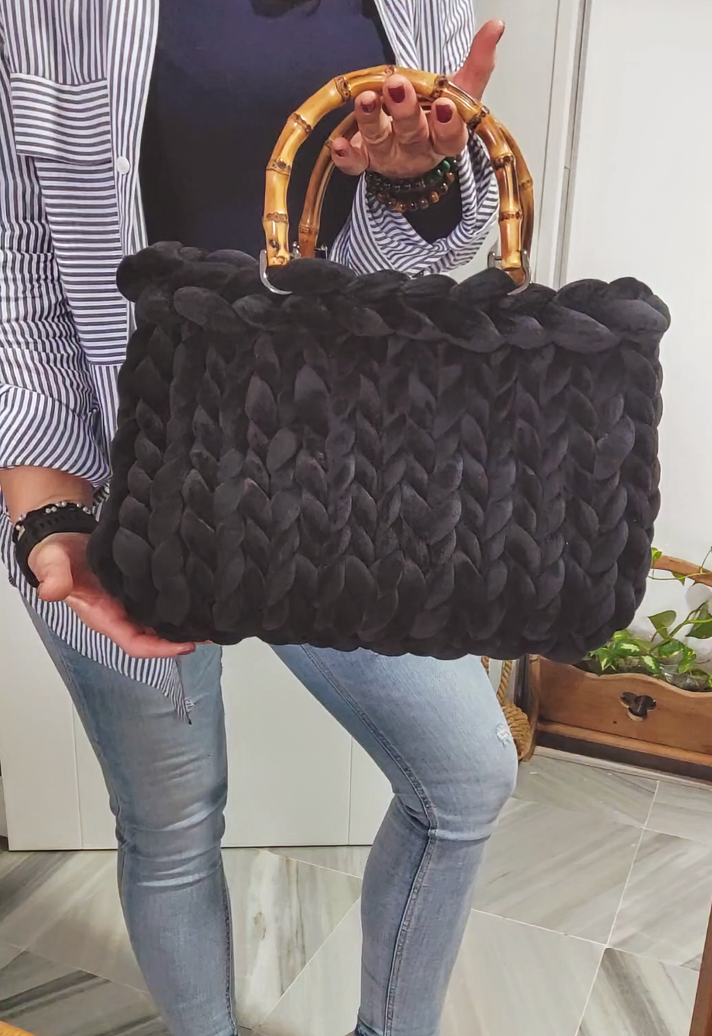 Nicosia black velvet